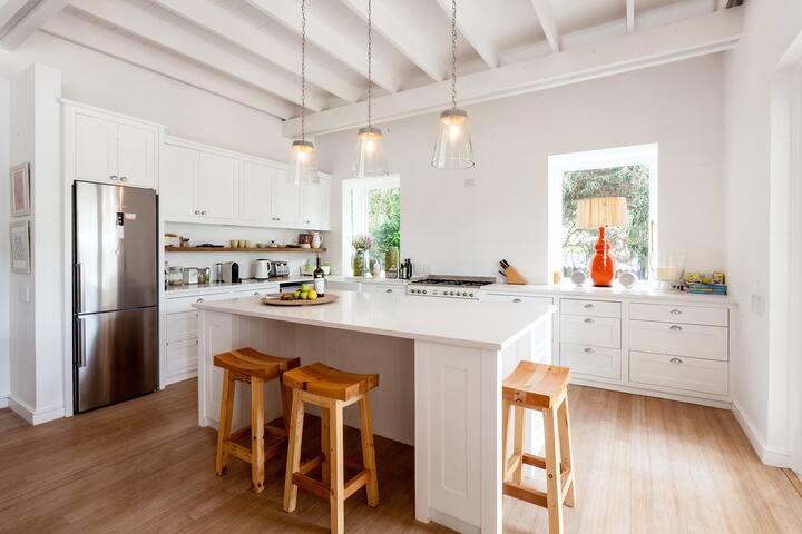 Cape Cod on Beach Road gallery image 5