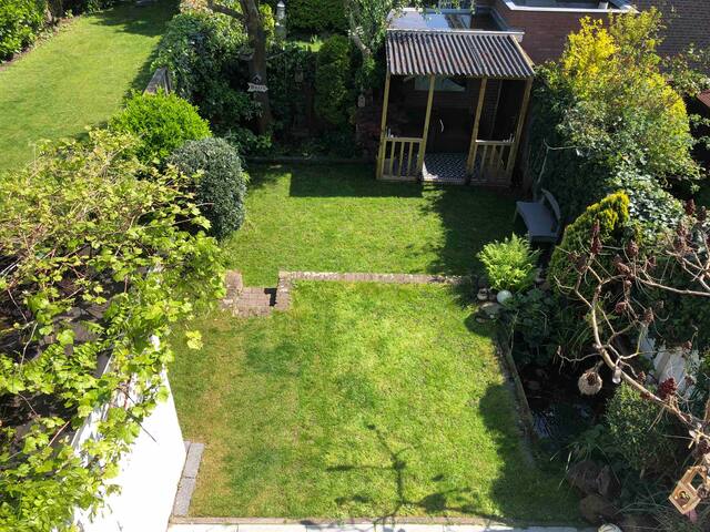 Beautiful familiy house with garden and seaview! gallery image 4
