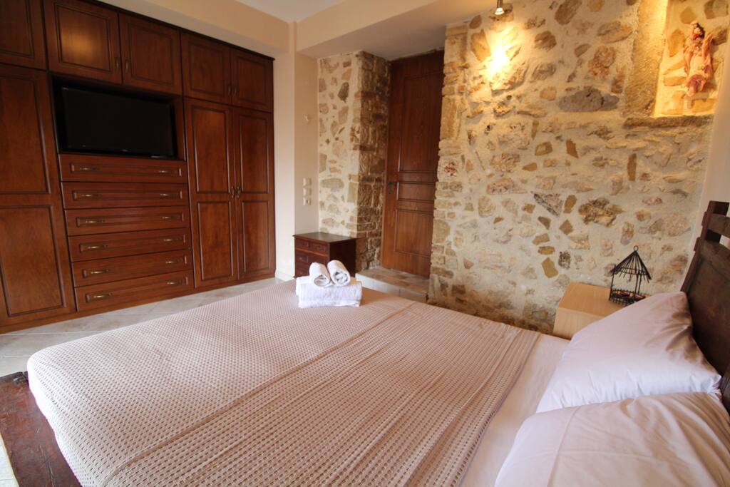 Ariadni Stone House bedroom 1