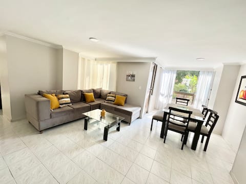 Lovely 4-bedroom apartment with free parking space