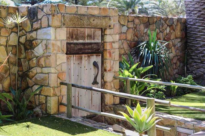 Cosy Cottage in Camps Bay Village gallery image 4