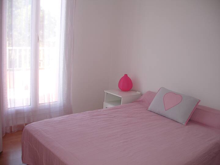 chumba cha kulala na kitanda-140 na mtazamo mkubwa wa bahari, hewa-conditioned