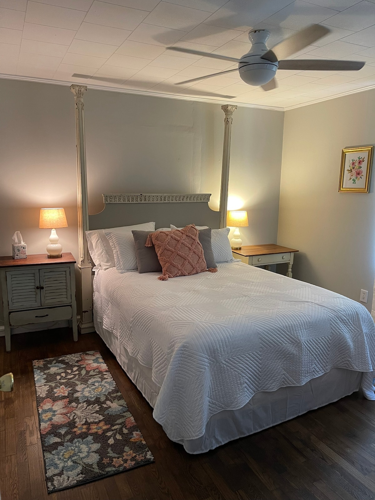 Walk to restaurants and downtown events!