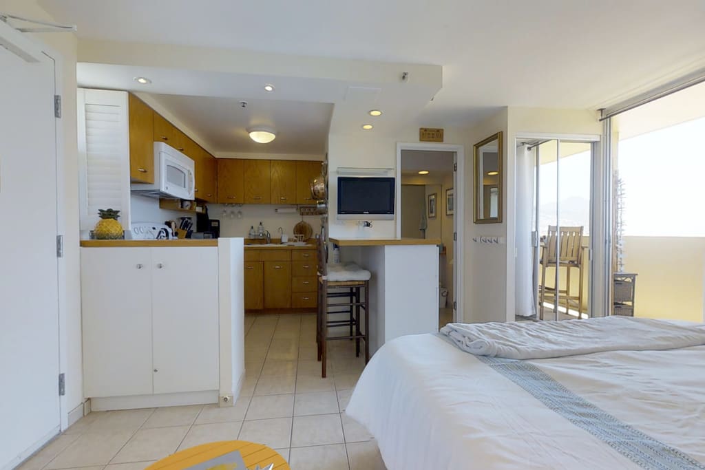 Comfortable living space with Full Kitchen