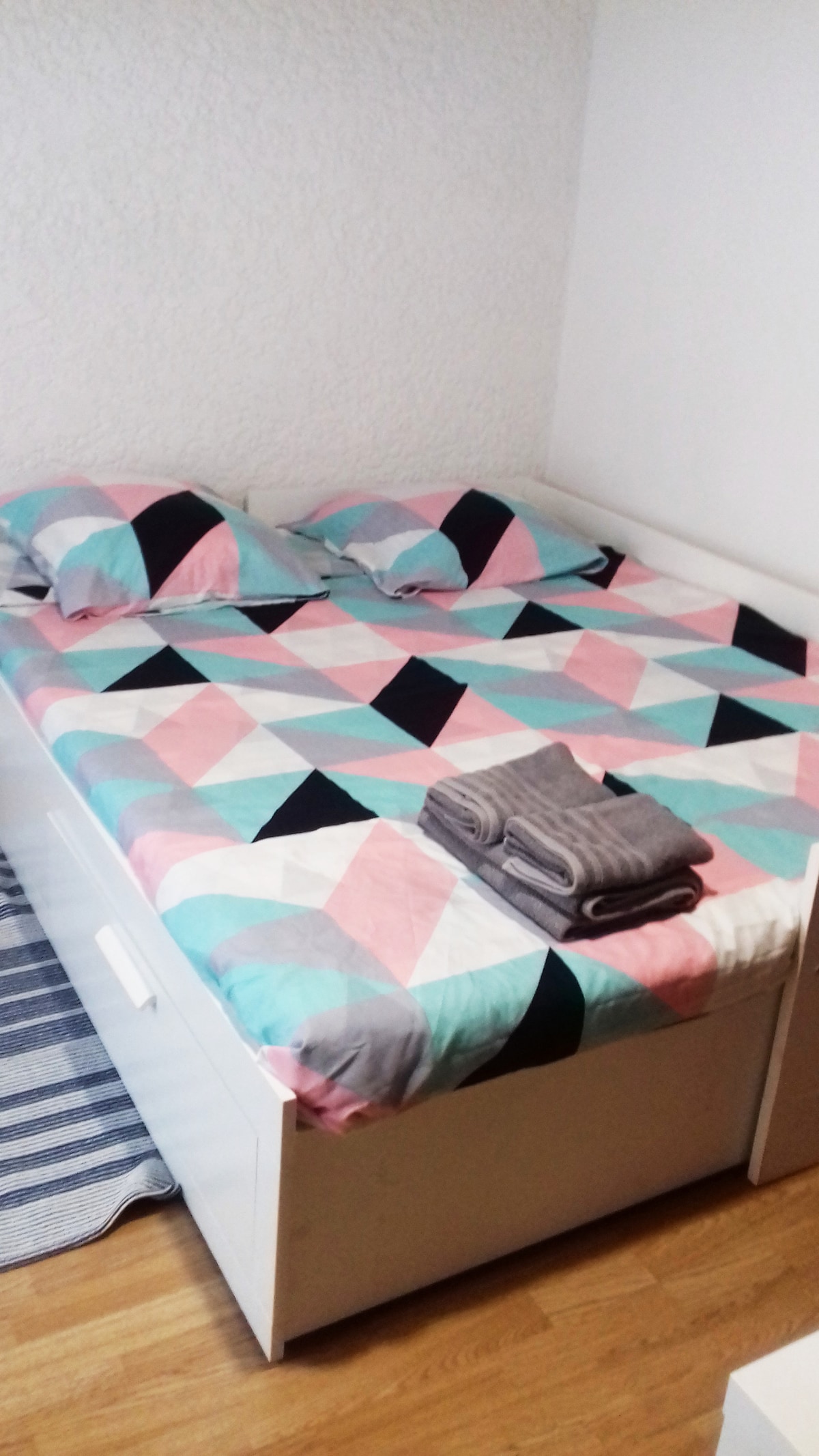 El segundo dormitorio: cama de matrimonio
Nota: cada una de las habitaciones tiene un ventilador.