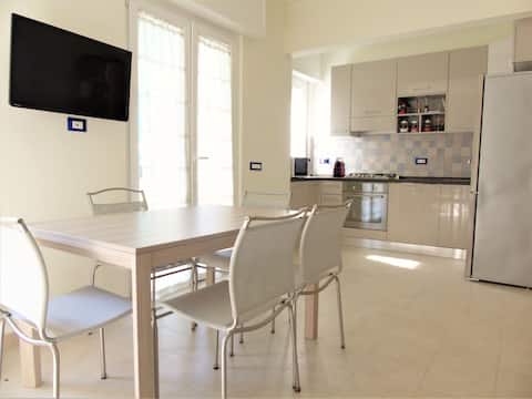 Pietra Home, parking space, AC, WIFI, 150 meters from the sea