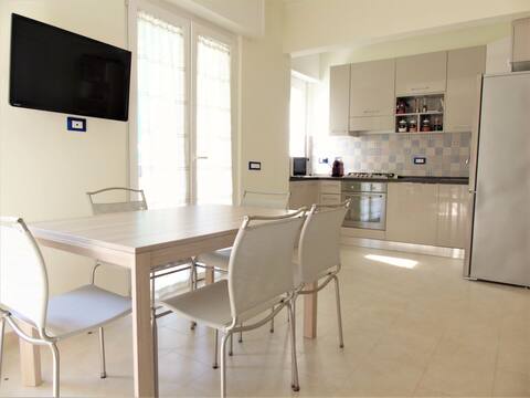 Pietra Home, parking space, AC, WIFI, 150 meters from the sea