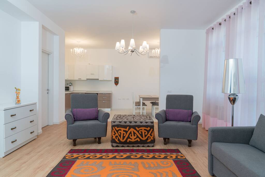 he living room, cozy, spacious, in light colors