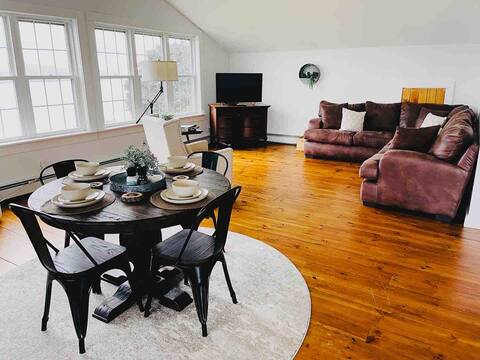 The Eagles Nest   *Waterfront 2 BR Apartment*