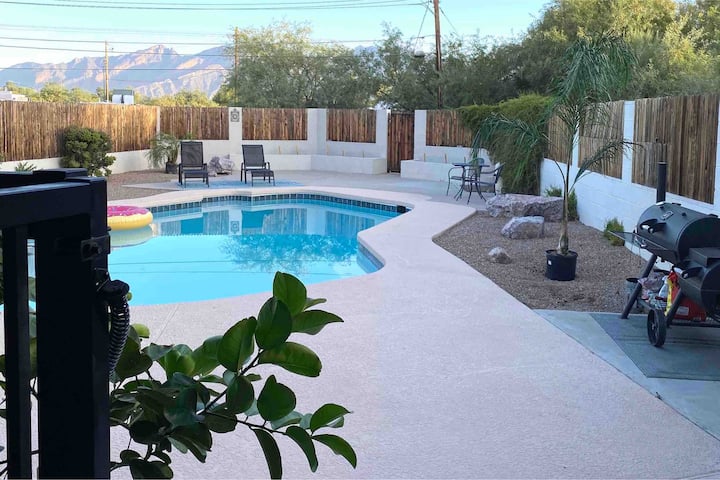 Tucson Gem- 4 Bed 2 Bath, Pool & Firepit - 투손