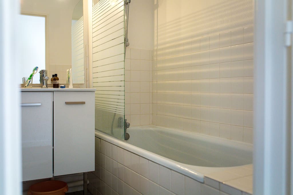 la salle de bain partagée
