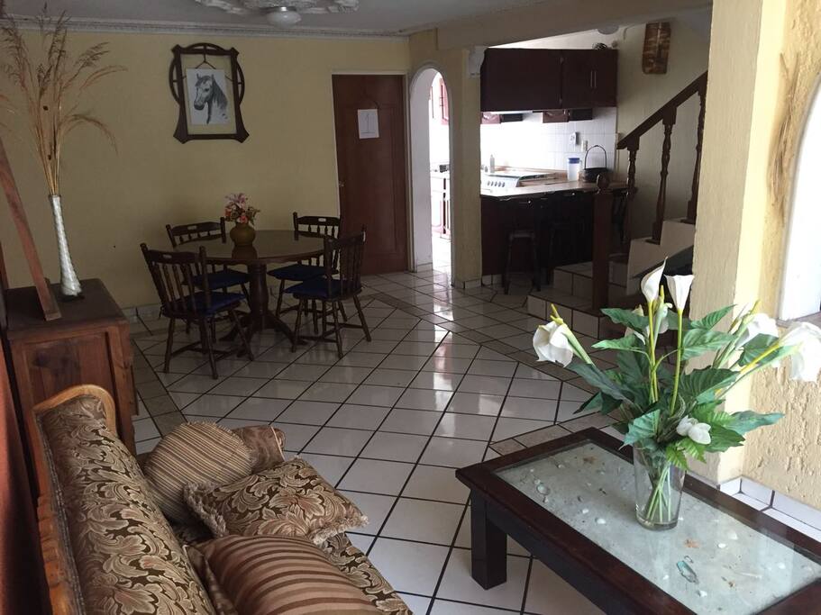 parte de la sala y comedor