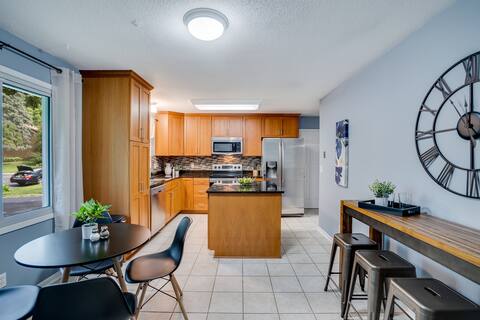 6bedrooms 2.5baths Sleeps 21 Centrally Located