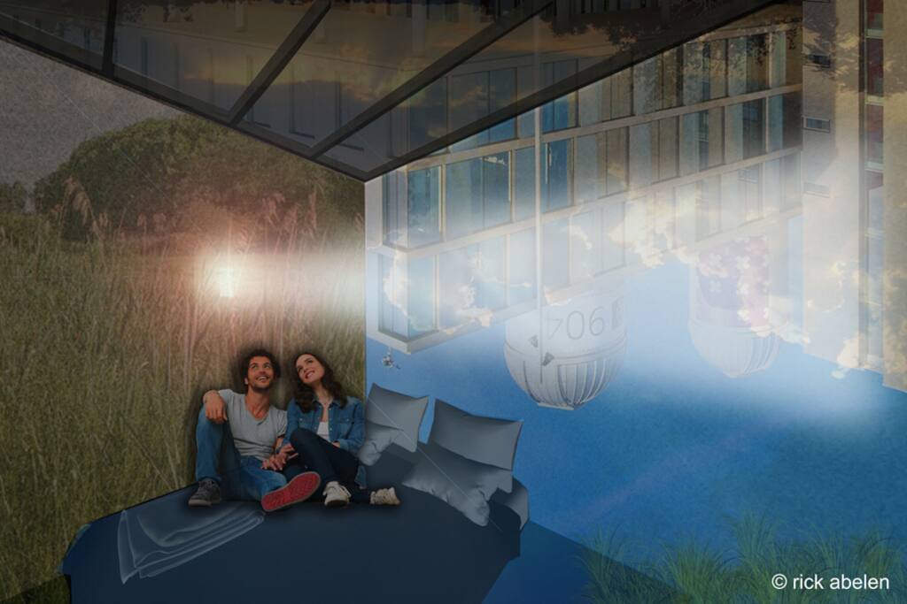 MAGIX BOX is een slaapobject en camera obscura. De installatie is mysterieus en sober in eenvoud. Het slaapobject refereert naar onderzoek en innovatieve ontdekkingen op het Science Park Amsterdam en is een eigenwijze vertaling van het thema van Urban Campsite 2017: ‘the art of tech-living’.