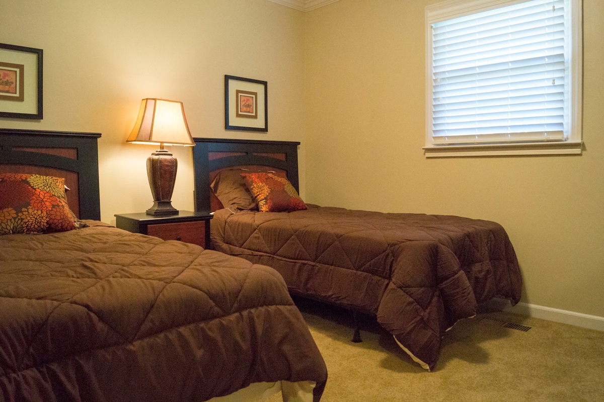 Საძინებელი №2
ორი ორადგილიანი საწოლი