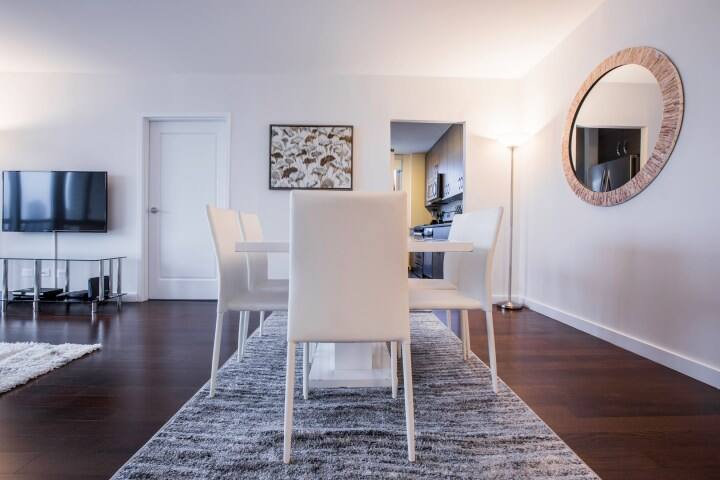 Spacious 3 bedroom 2BTH with private balcony gallery image 2