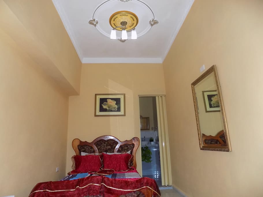 Habitación matrimonial, con baño privado.