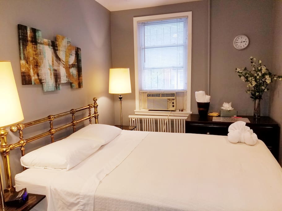 (Same Rm) Different Blanket Large Secure Private Queen Bed Private, sleeps 2.