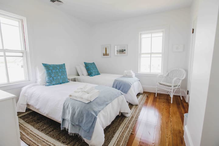 Bedroom 3 with luxury linens by Pine Cone Hill/Annie Selke