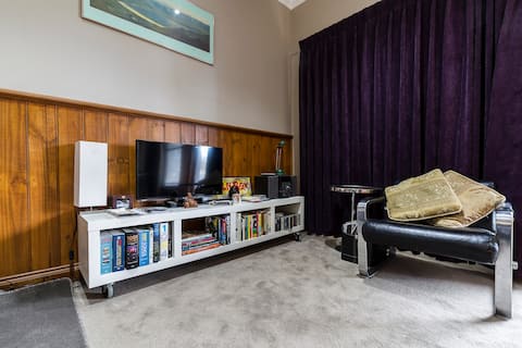 Top performing Airbnb: Seddon (Milkbar)Apartment Melbourne in Footscray