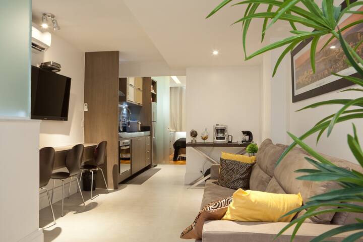 NEW, LEBLON RJ DELUXE TWO BLOCKS BEACH