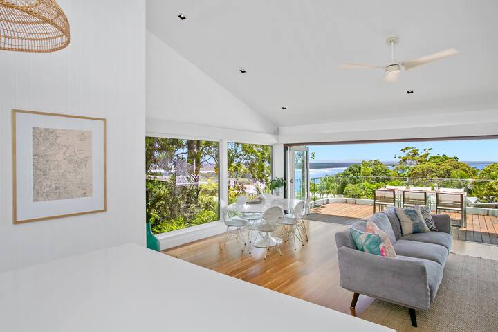 Luxury on the Hill, Noosa Heads gallery image 3