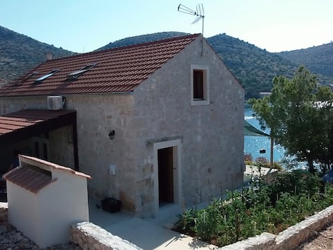 Popular Airbnb listing: Apartments Binčola in Općina Lastovo