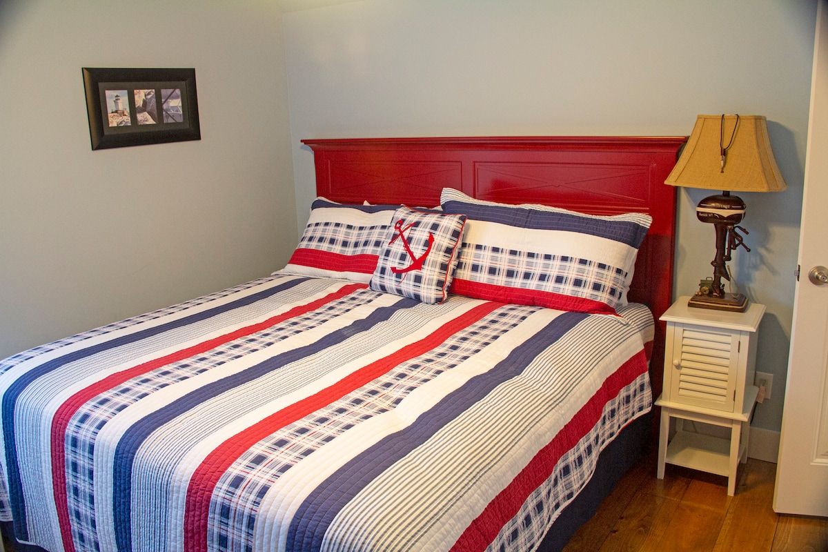 Kila chumba cha kulala kimepambwa na kimeteuliwa vizuri kikiwa na mapambo ya kuvutia.