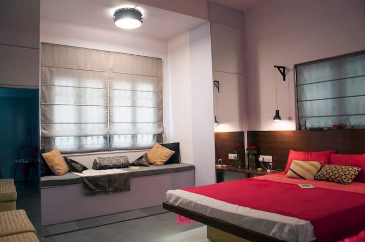 Лебдечки кревет и седиште до прозорец