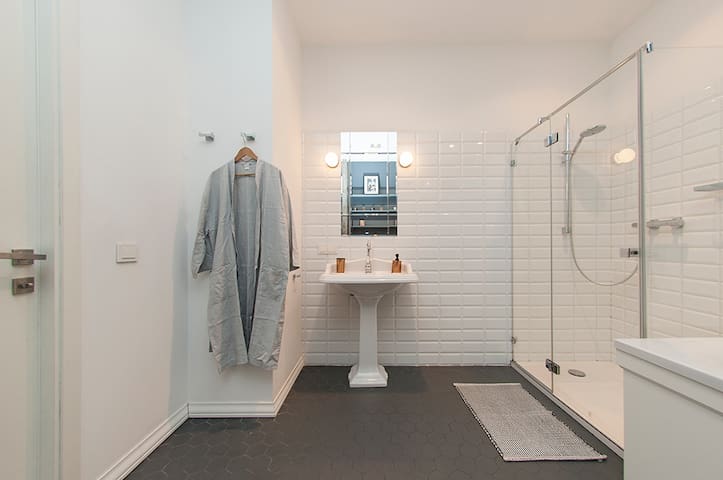 Luxury Loft Close to OldCity gallery image 4