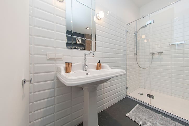 Luxury Loft Close to OldCity gallery image 5