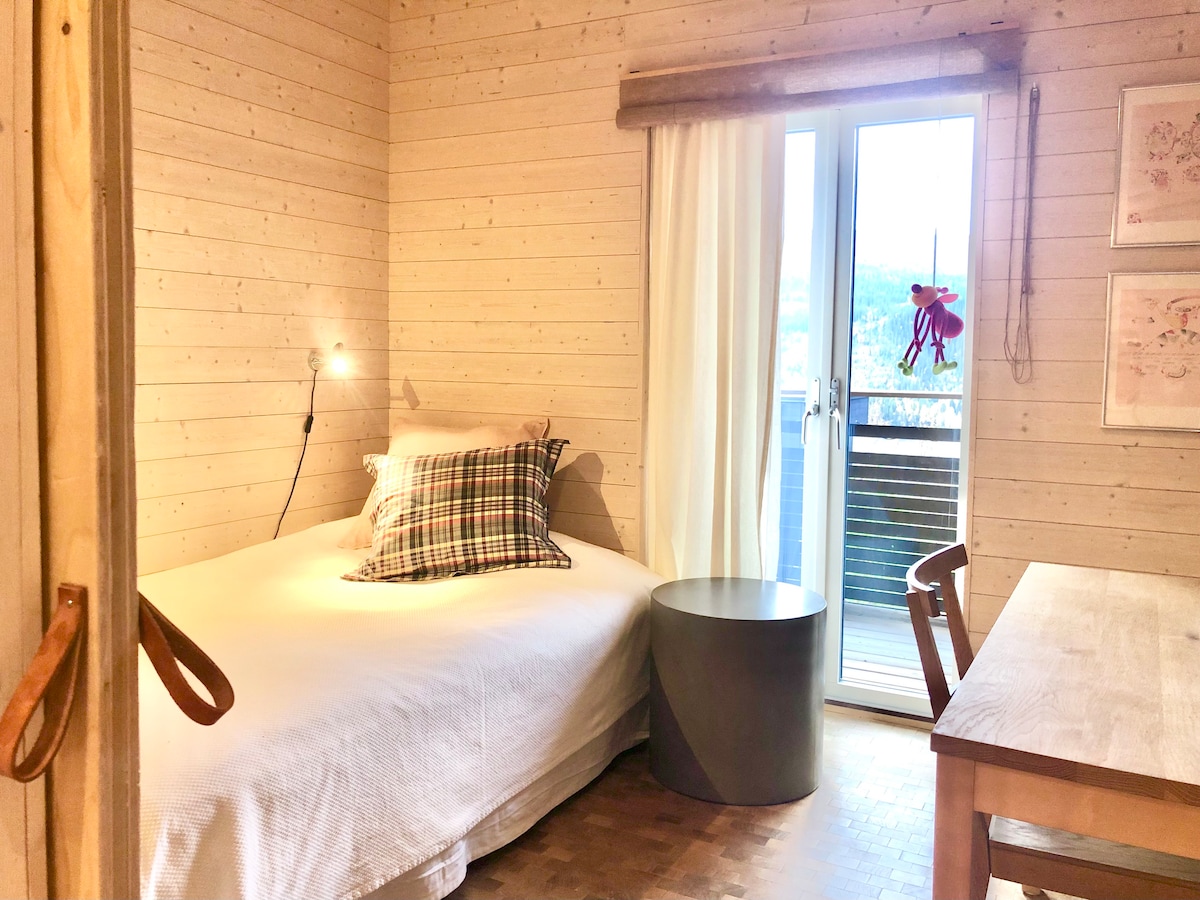 Кревет широк 120 см
Алтернативен брачен кревет (широк 160 см) (2 x 80 кревета)