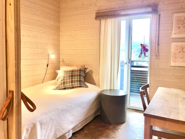 เตียงกว้าง 120 ซม.
เตียงคู่ขนาดใหญ่กว้าง 160 ซม. (2 x 80 เตียง)