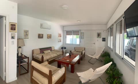 Airbnb con mejor rendimiento: Charming and spacious full‑house in Huerta Grande en Villa Giardino