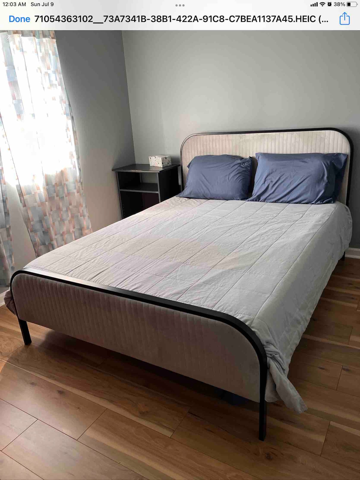 Menšia manželská posteľ 