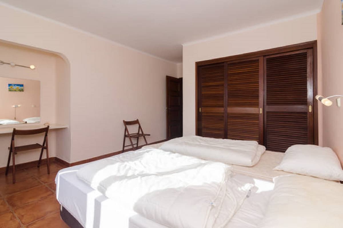 Geweldige slaapkamer met 2 eenpersoonsbedden. 