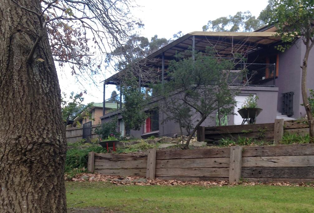 Bushy Belgrave Bungalow under main dwelling