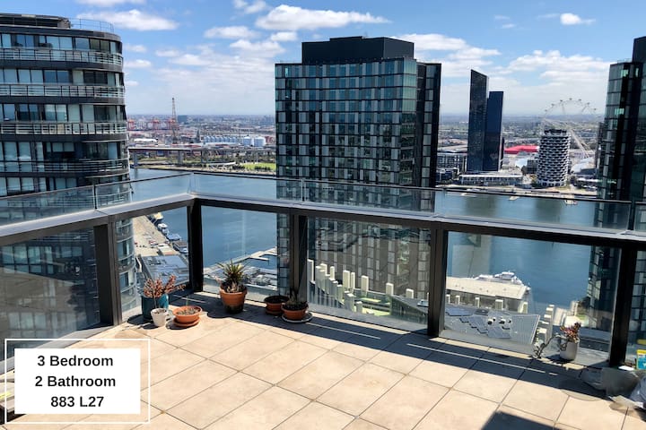 Outstanding 3 Bedroom Sub-Penthouse with Water Vie gallery image 2