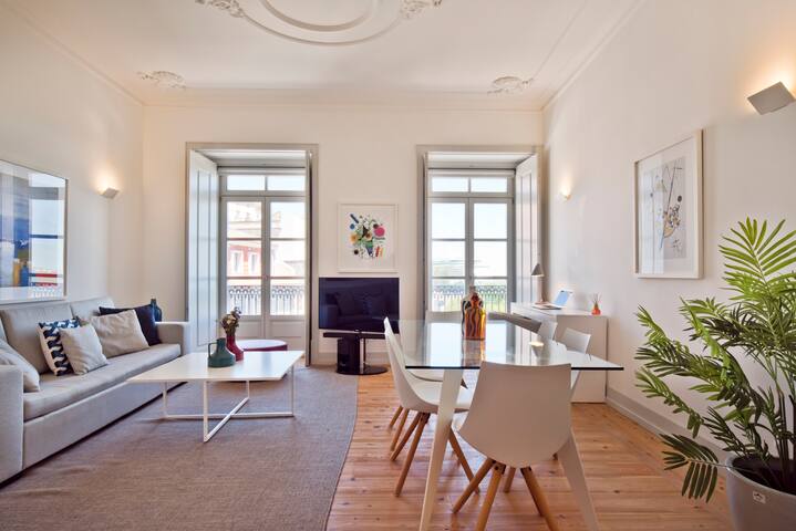 NEW! Unique 2 Bdr Apt Sea View Baixa Alfama A gallery image 2