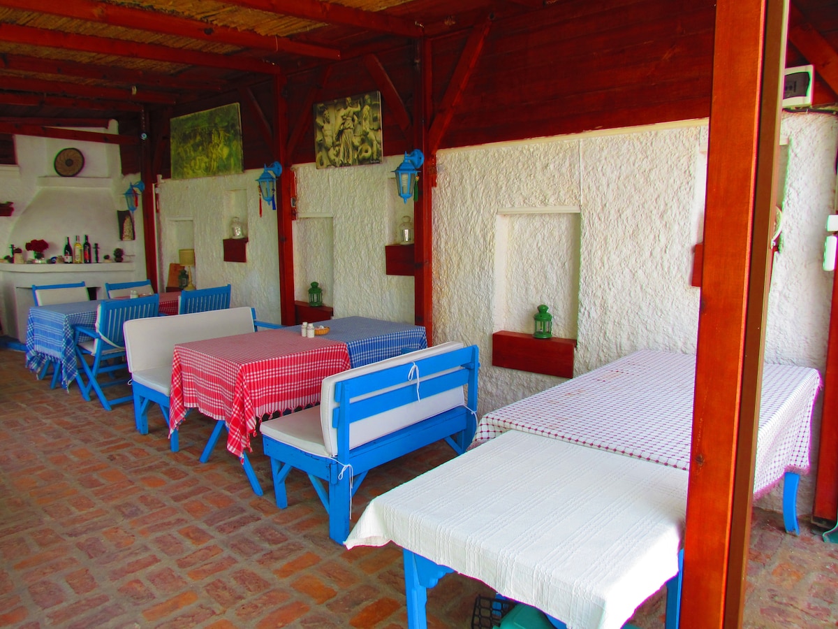 Breakfast and Resting Area