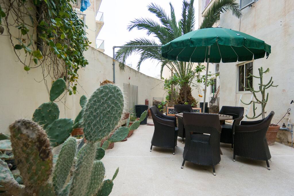 Nice spacious garden
