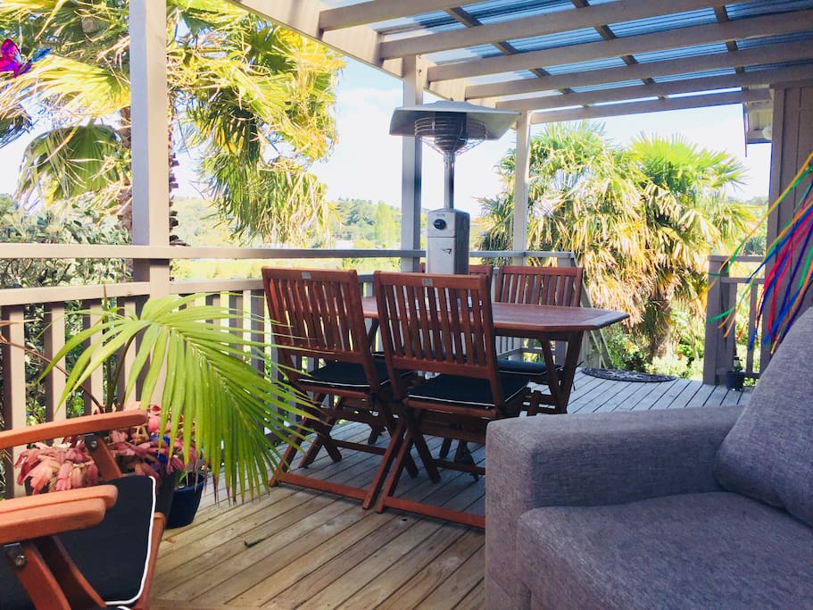 Breakfast on the front deck anyone?