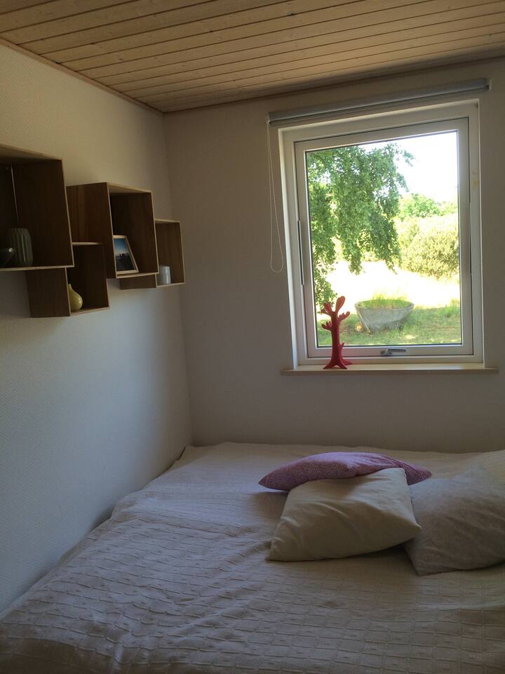 ห้องนอนผู้เข้าพักพร้อมเตียงคู่