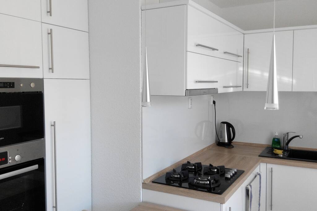 plně vybavená kuchyně (fully equipped kitchen)