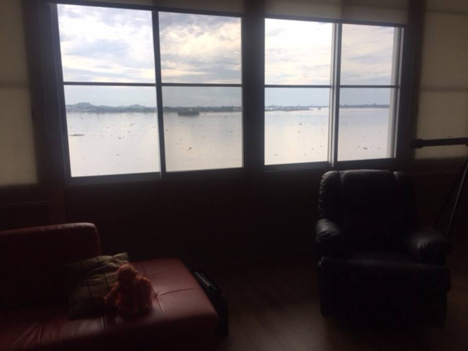 Sala con vista al Río