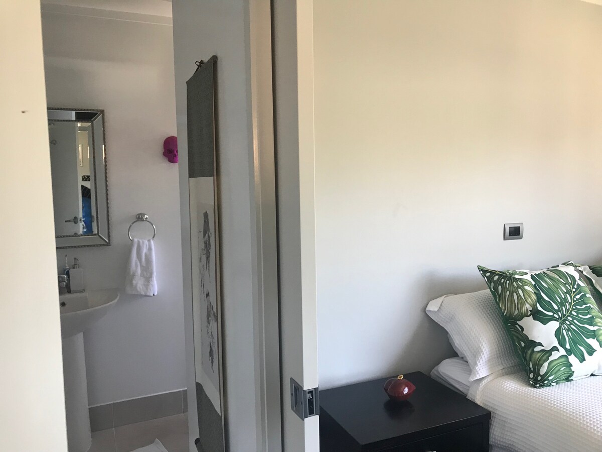 Na katu/kupaonica s kupaonicom