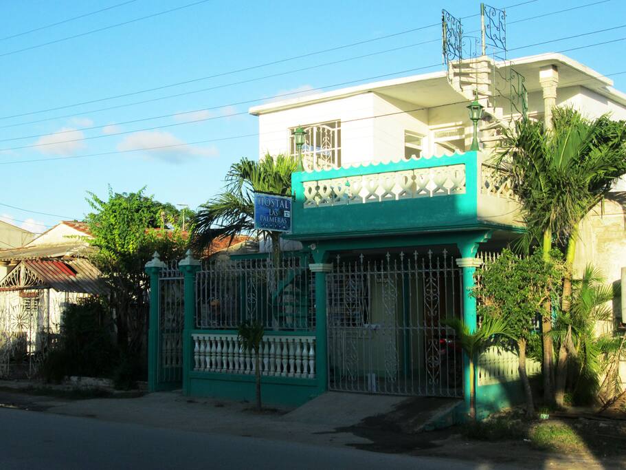 Fachada del hostal