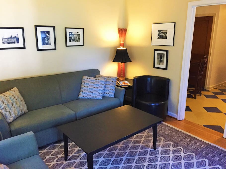 Living room with local guidebooks & magazines, Internet-only TV, WiFi