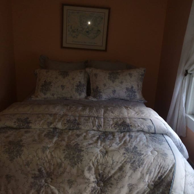 Queen Bedroom 2