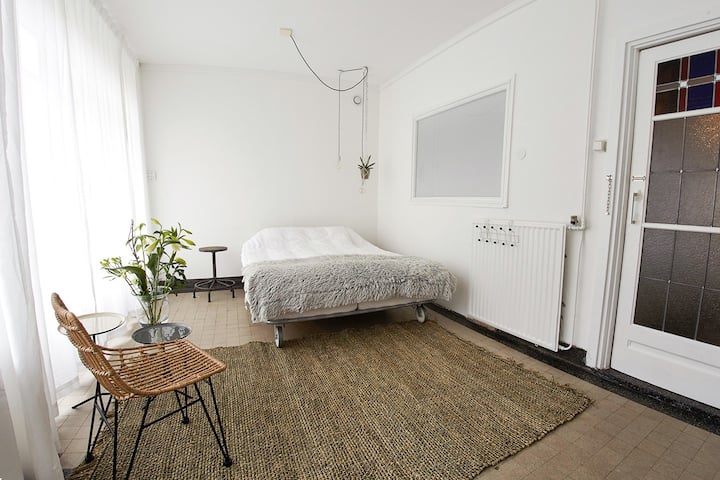mini studio in most beautiful neighborhood, center
